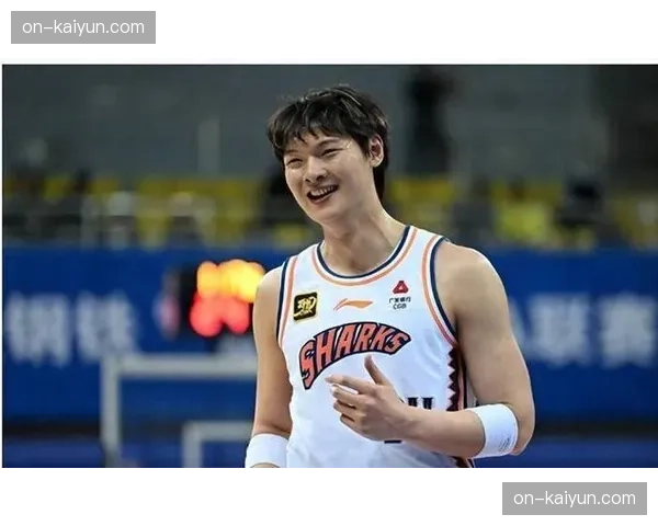 王哲林内线轴心作用，上海久事攻防转换节奏严丝合缝